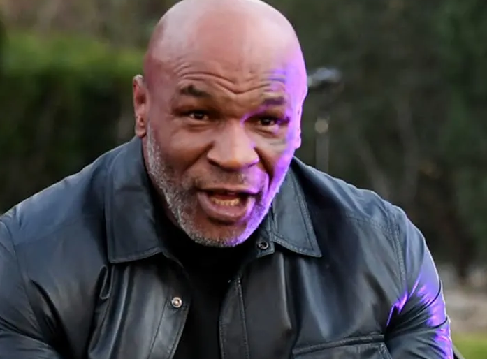 بالفيديو تفاصيل اعتداء مايك تايسون Mike tyson على أحد الركاب بالطائرة